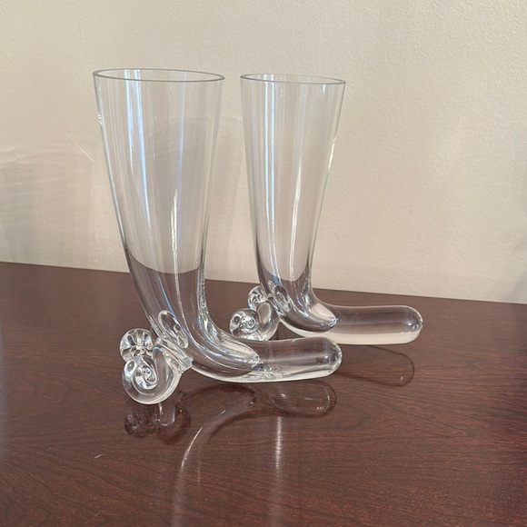 Elegant Clear Glass Horn-Shaped Goblets - Picture 2 of 2